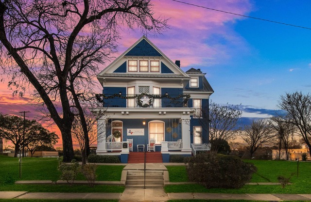 "Downtown" Heart of Waco Home