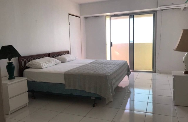 Downtown Kingston Waterfront 2 Bed Apartment
