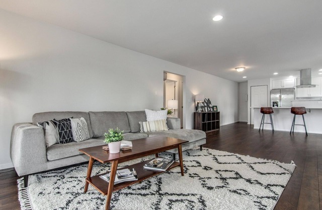 Downtown Kirkland - Luxury 3rd Street Retreat