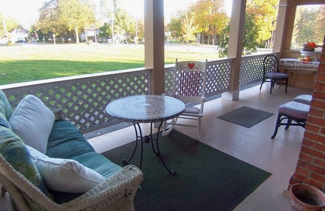DOWNTOWN LAKE GENEVA 4 BR/4 BA House sleeps 15