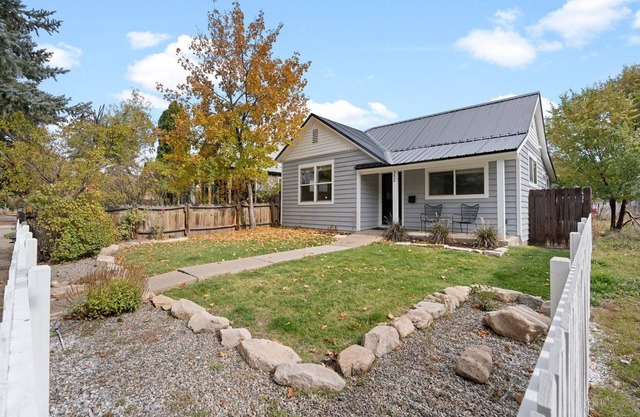 Downtown Location, 5 Min Walk to Train, Great Yard