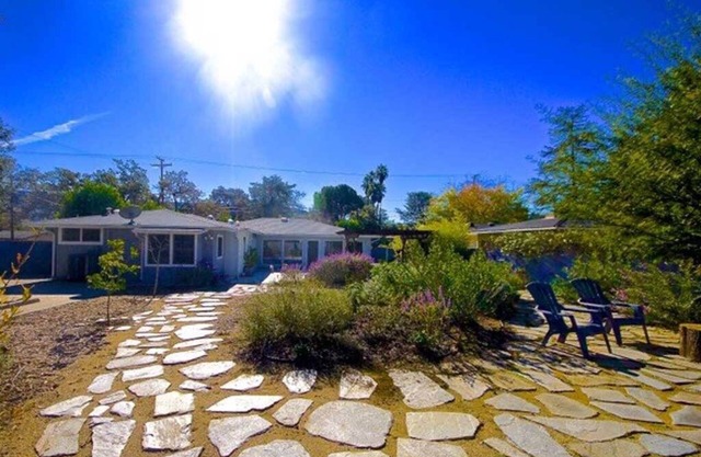 Downtown Mid-Century Modern w/Bocce, Views and Hot Tub and gardens ,