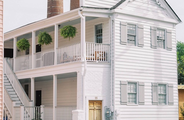 Downtown - Near Historic Cigar Factory w/Parking