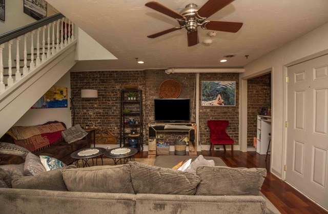 Downtown Old City Stylish & Centrally located Historic loft