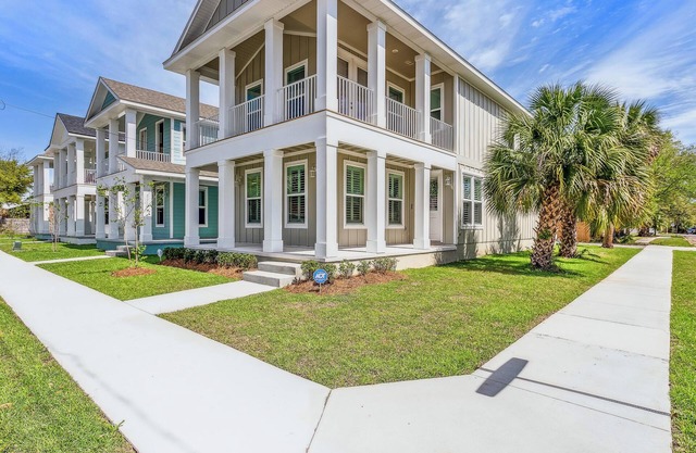 DOWNTOWN PENSACOLA BUNGALOW