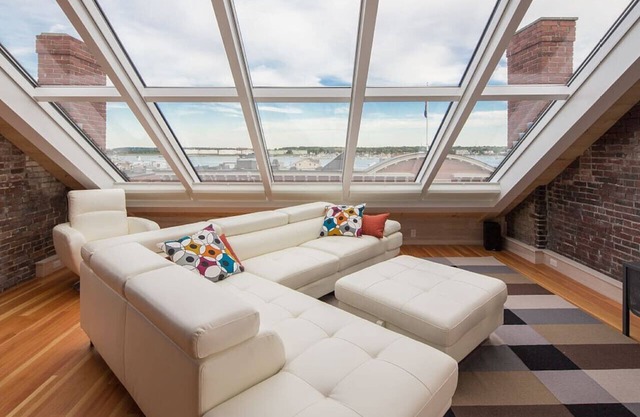 Downtown Penthouse Suite - Stunning Harbor Views