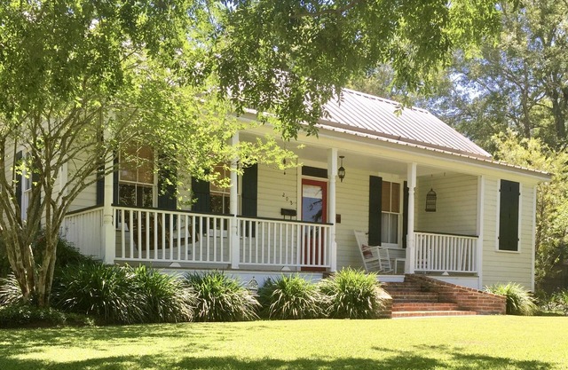 Downtown Ponchatoula Historic Home away from Home
