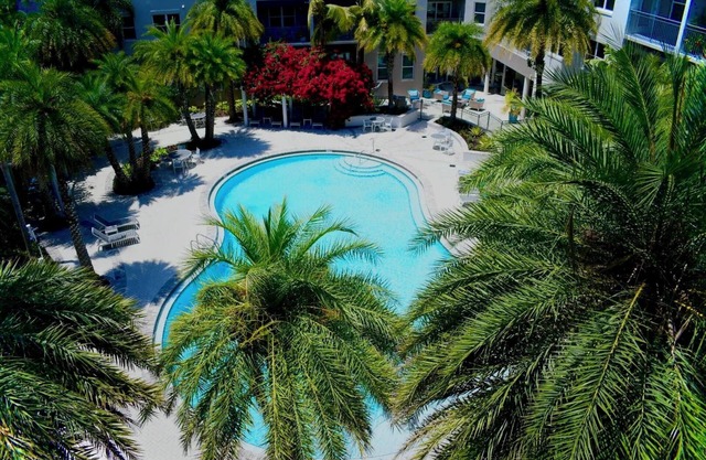 Downtown Sarasota 2BR/2BA Retreat. Pool, Gym & Walkable to Dining & Arts!
