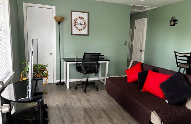 Downtown Sarasota Apartment 2BR/2BA for Couples,Groups, LIDO,SIESTAKEY 5-10mins