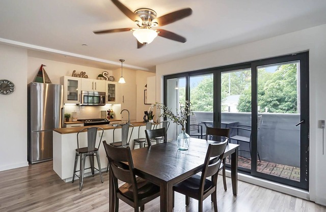 Downtown Saugatuck Condo w/2 decks - Pets are welcome.