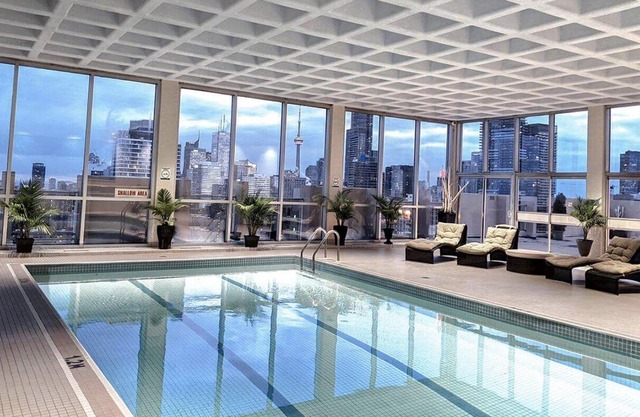Downtown Skyline View Apartment
