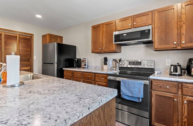 Downtown Studio w/Jacuzzi and Game Room!