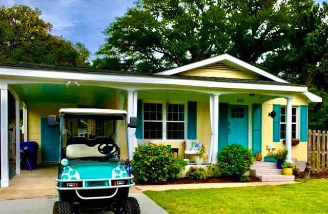 Downtown- Sunshine Cottage and Golf Cart
