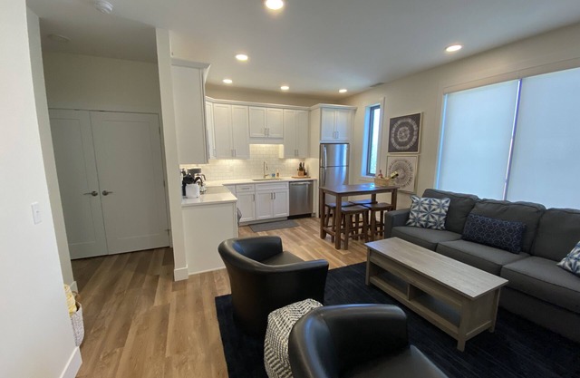 Downtown Traverse City -perfect location - Walking distance to everything!