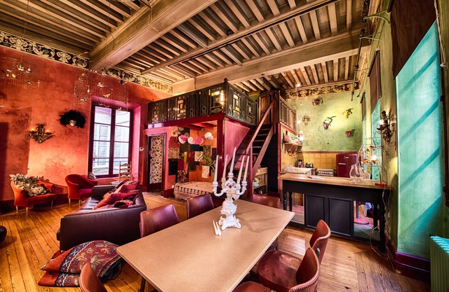 Downtown/unique and bohemian 65m2/1 bedroom