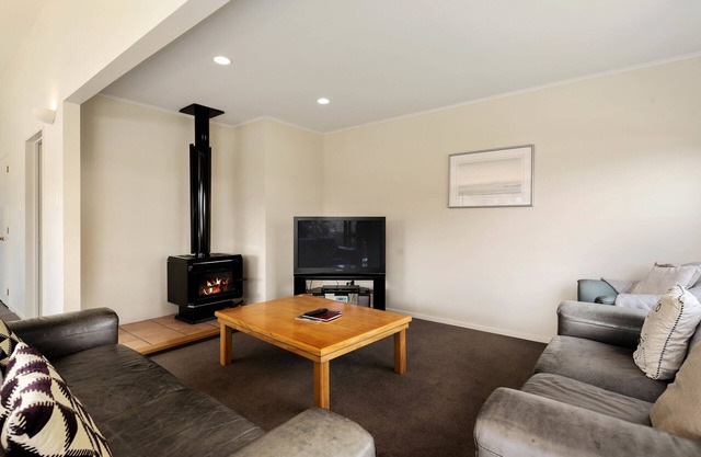 Downtown Wanaka - Wanaka Holiday Home