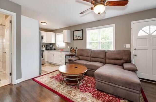 Downtown Winston's - 2 BR - Queens - Pad 2