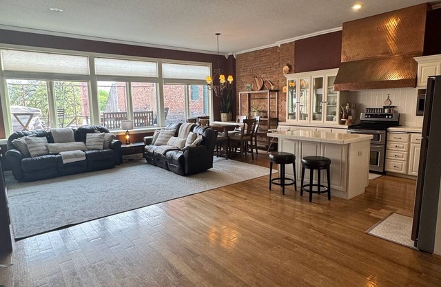 Downtown Yankton loft, perfect to gather, unwind, and create lasting memories.