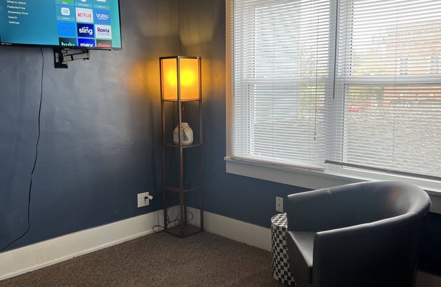 Downtwn Loudonville Upstairs 1 Bed Apartment