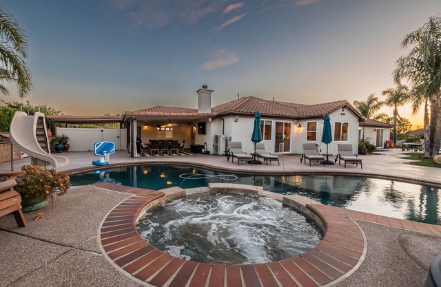 Dream Getaway:Putting Green, Game Room, Volleyball