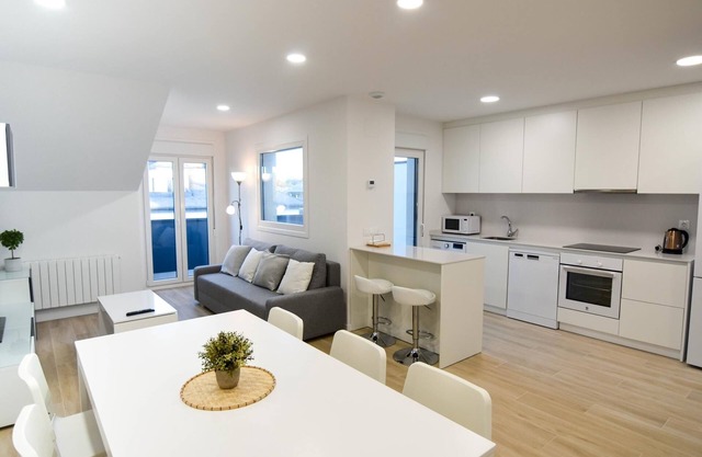 Dream penthouse with swimming pool, mini golf and children's playground just min