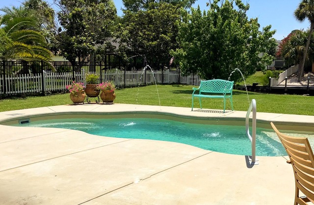 DreamBoat Paradise-Spacious, Heated Pool, HotTub, Backyard Boat Slip, near Beach
