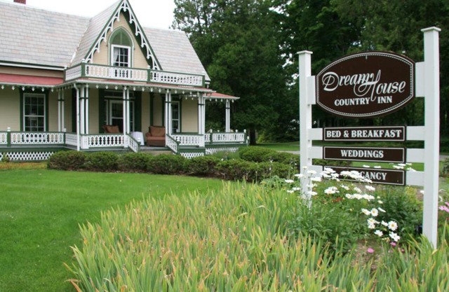 DreamHouse Country Inn