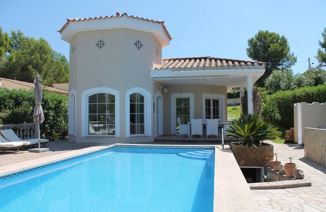 DREAMLESS VILLA CALMATZO detached with private pool for 6 people.