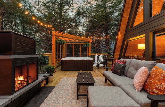 Dreamy Couples’ Cabin | Creek + Private Hot Tub