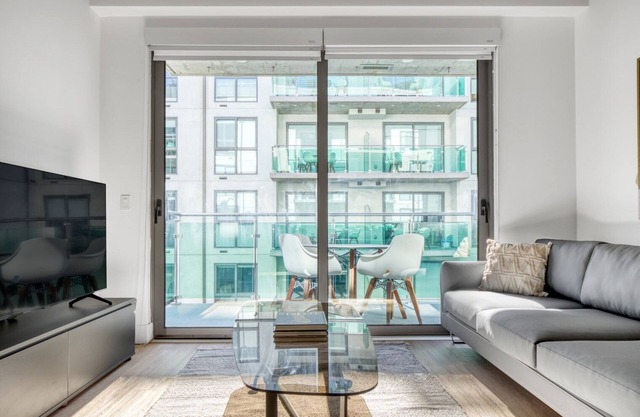 Dreamy Downtown 1BR w/Pool, Gym & W/D near Staples Center, by Blueground (LAX 543)