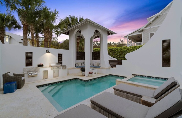 Dreamy retreat—5-min to beach, private pool, LSV, & home theater | Sleeps 20!