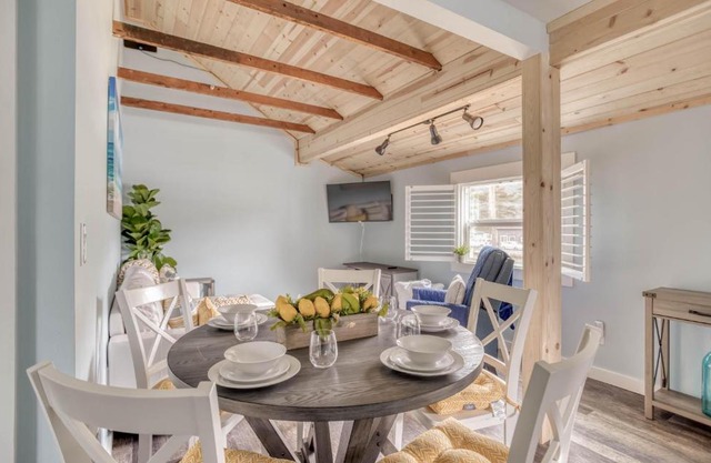 Driftwood - Meredith Lodging