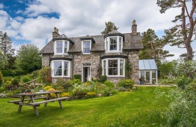 DRUMRUNIE, pet friendly, with open fire in Braemar