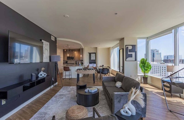 DT PHX Stay | Pool, Gym, Balcony, W/D + Parking