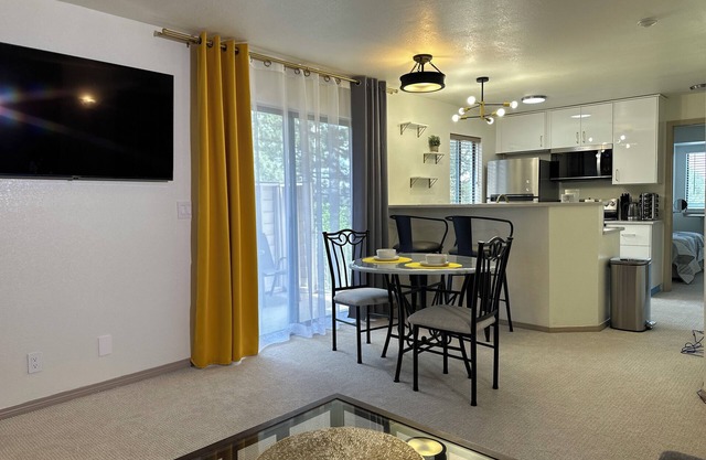 DTC 1bed 1bath condo I Free Parking I Pool I Private Patio I No Stairs