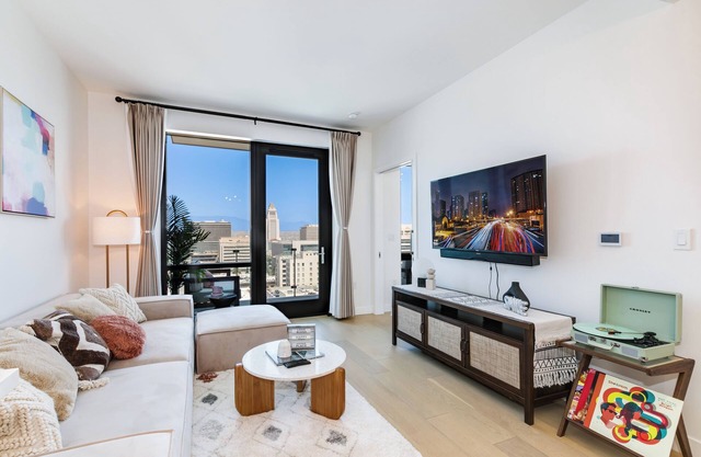 DTLA Skyline View & Luxe 1Bd w/Private Balcony 🌟Stunning Brand New Condo🌟