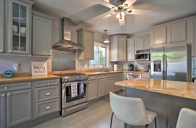 Dtwn Lake Geneva Home, Walk to Beach & Restaurants