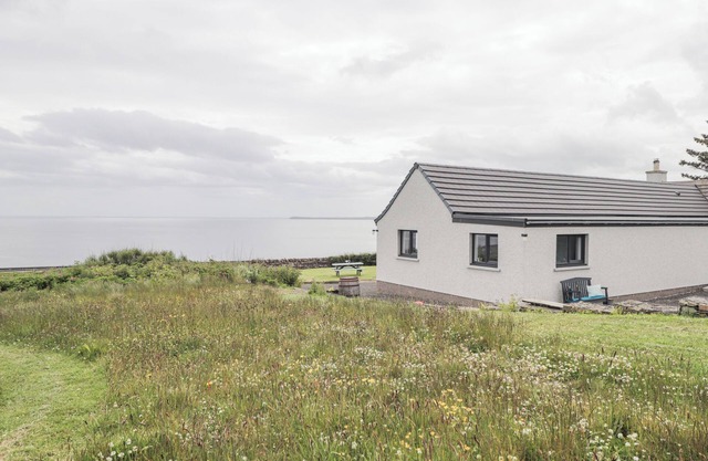 DUART AT THE SEA, pet friendly, with a garden in John O Groats
