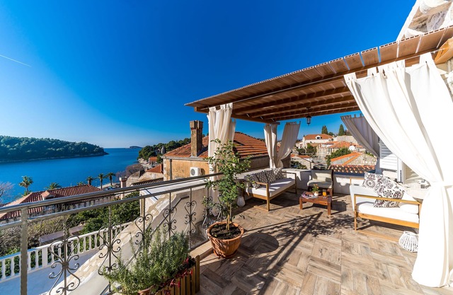 Dubrovnik-Cavtat Authentic stone Villa with Indoor pool and sunset terrace