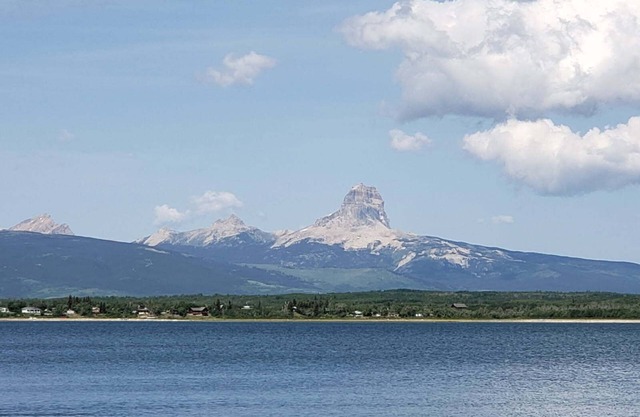 Duck Lake private, fenced, waterfront home near Glacier National Park.
