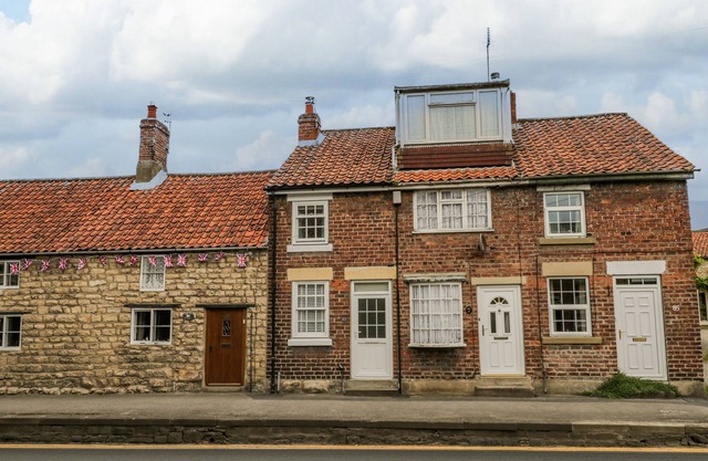 DUCKY'S, pet friendly, character holiday cottage in Pickering