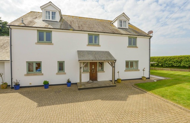 DUFFIELD, pet friendly, luxury holiday cottage in St Ann's Chapel