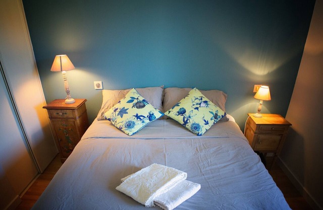 DUINGT, old Sheepfold, quality renovation, 100m from the lake.