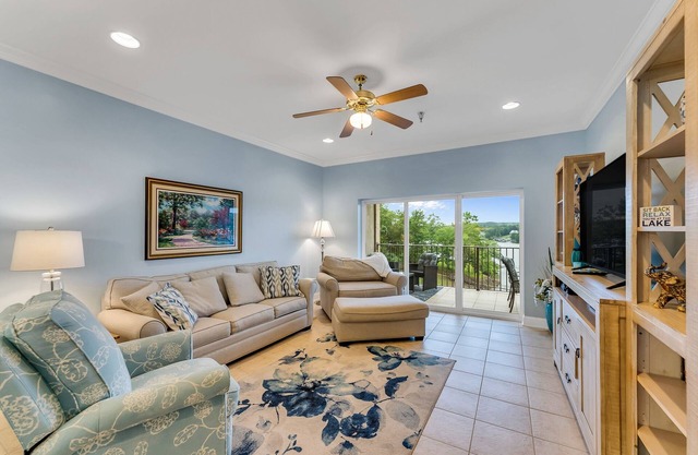 Duncan Bridge 332 - Lots of seating on the balcony for enjoying lake views morning and night!