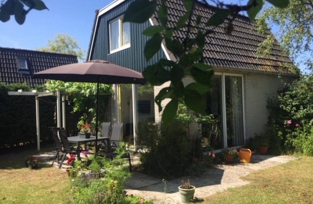 Dune Bungalow directly against the dunes for 5 persons