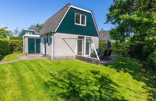 Dune Bungalow directly against the dunes for 4 persons. Magnificent nature, walking, cycling, enjoying.