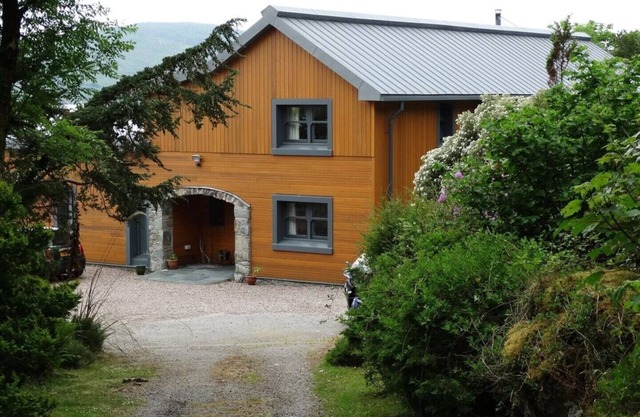 Dunmore Villa, 6BR Sleeps 12, situated on the loch