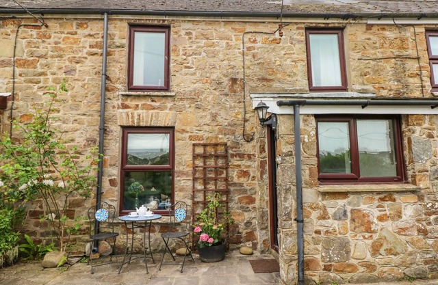 DUNNOCK COTTAGE, family friendly, with open fire in Broad Haven