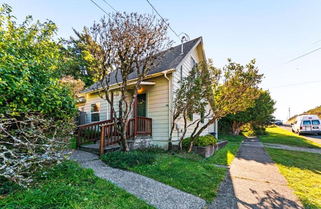 Dunrovin Vintage Beach Cottage - 1 Bed 1 Bath Vacation home in Port Orford