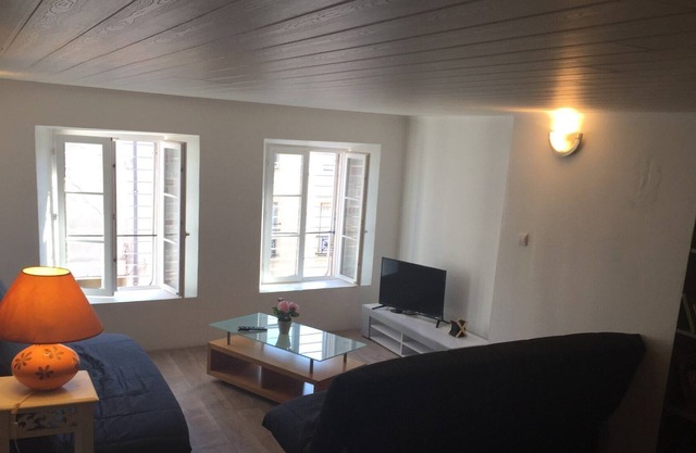 duplex 2 in the center of mirecourt